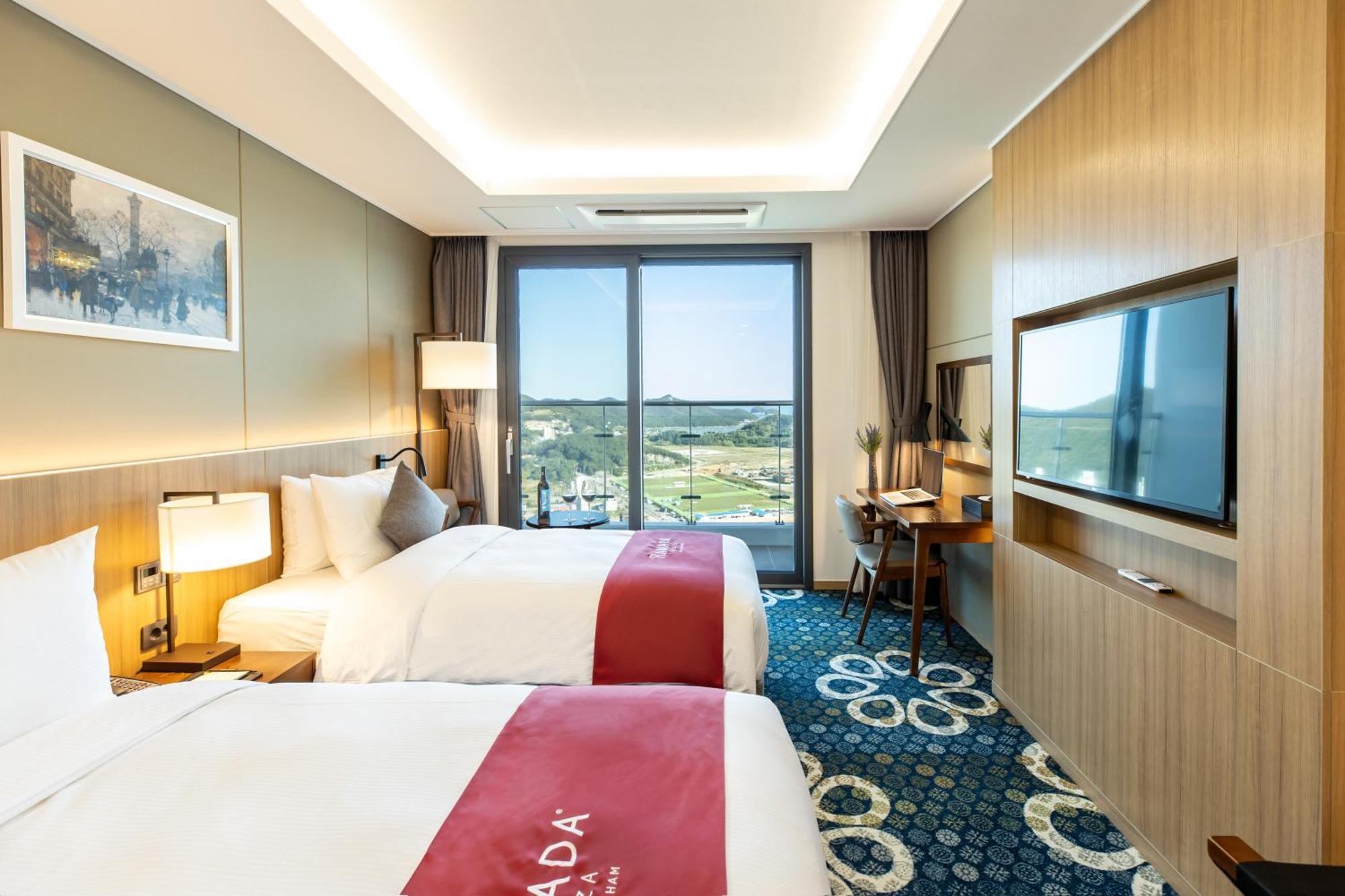 โรงแรม รามาดา พลาซา บาย วินด์แฮม ทอลซาน