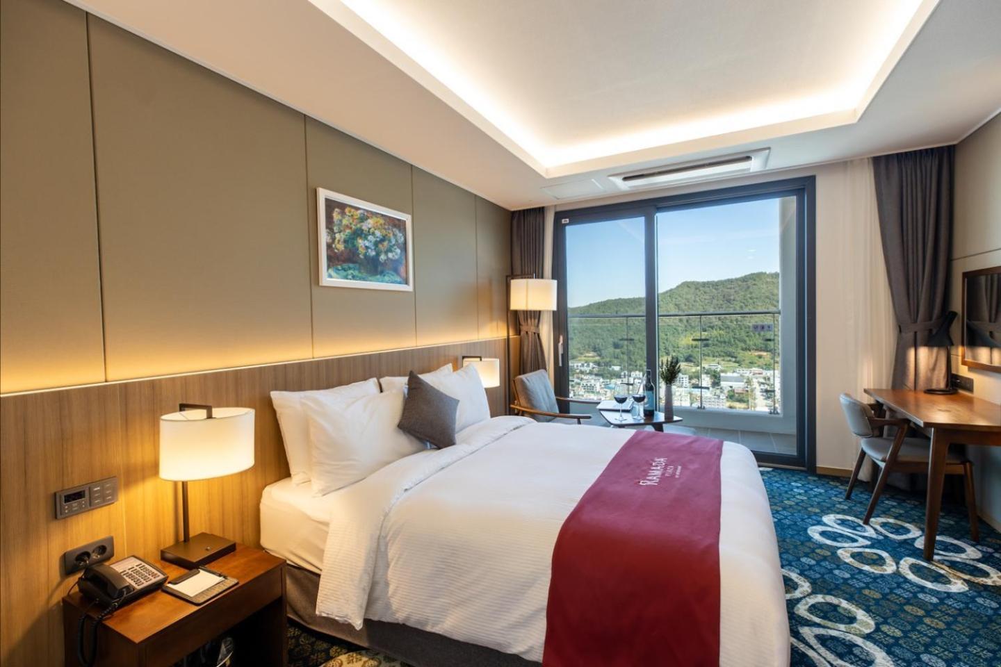 Ramada Plaza By Wyndham Dolsan Hotel 4*